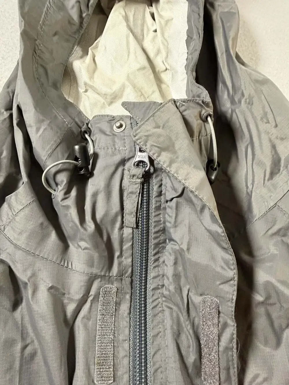 Helly Hansen Gray Hooded Full Zip Rain Jacket Size M